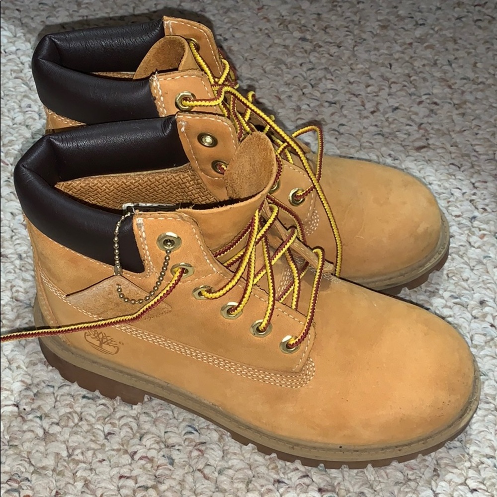 Timbs size 2.5 kids great condition worn once